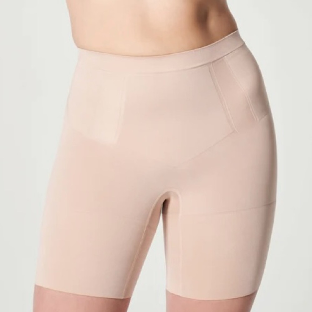 NWOT SPANX Mid-Thigh Short BREATHABLE SUPPORT
THINstincts™ 2.0 sz SMALL - unworn